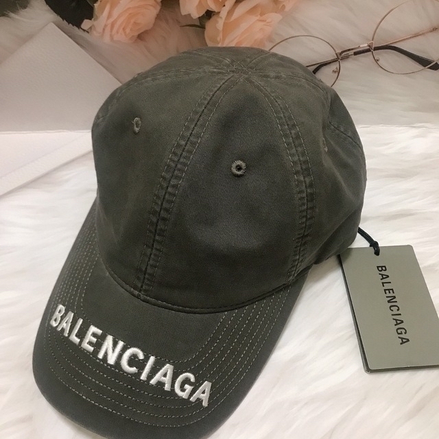 ほぼ新品　BALENCIAGA  キャップ　男女兼用