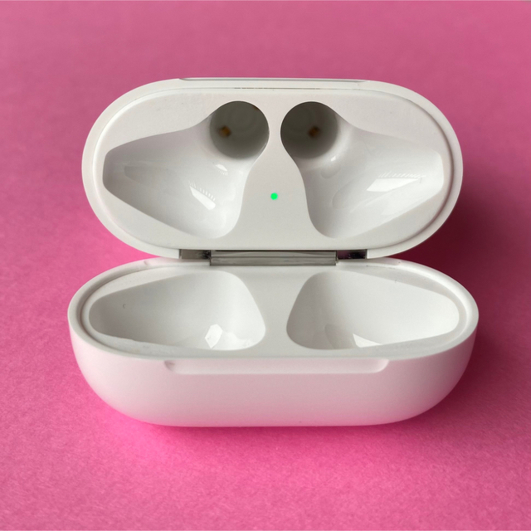 Apple(アップル)の⭐︎ Apple正規品　AirPods ⭐︎  充電ケース 　第一世代　充電器 スマホ/家電/カメラのオーディオ機器(ヘッドフォン/イヤフォン)の商品写真