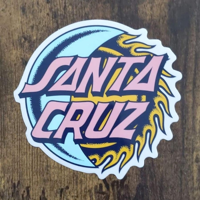 Santa Cruz(サンタクルーズ)の(縦10.3cm横10.8cm)SANTACRUZ サンタクルーズ　ステッカー スポーツ/アウトドアのスポーツ/アウトドア その他(スケートボード)の商品写真