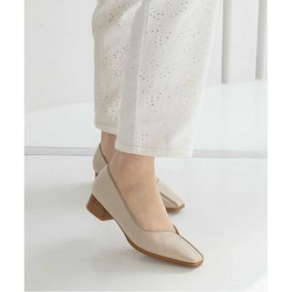 ランダ(RANDA)の【IVORY】アシンメトリーカットパンプス(その他)