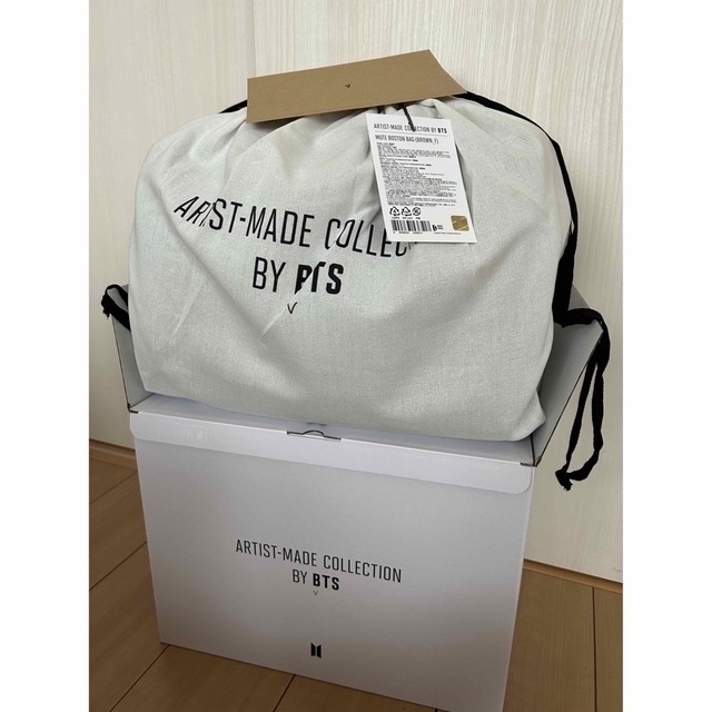防弾少年団(BTS)(ボウダンショウネンダン)のARTIST-MADE COLLECTION BY BTS V MUTE BOS レディースのバッグ(ボストンバッグ)の商品写真