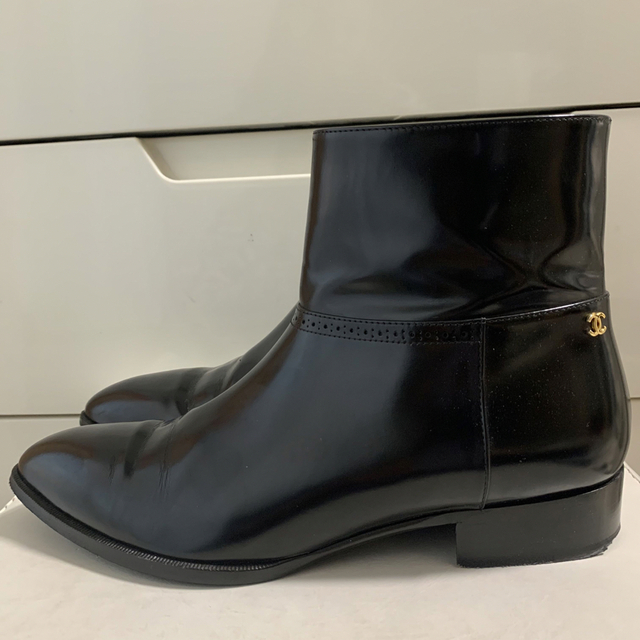 CHANEL ブラックレザー ミニココマーク ショートブーツ-