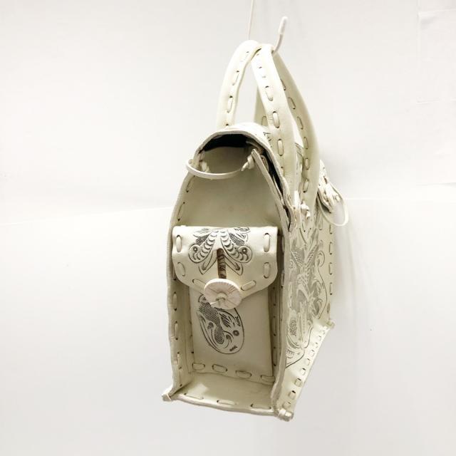 カービングトライブス ハンドバッグ - 白 レディースのバッグ(ハンドバッグ)の商品写真