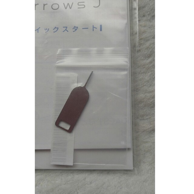 arrows(アローズ)のarrows Jクイックスタート✩シムピン未開封 スマホ/家電/カメラのスマホアクセサリー(モバイルケース/カバー)の商品写真