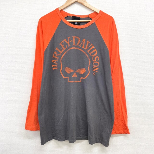 Hurley(ハーレー)の【中古】 ハーレー ダビッドソン HARLEY-DAVIDSON MUSEUM ラグラン ロングスリーブ Tシャツ ロゴ プリント 長袖 ロンT サイズ：XXXL チャコールグレー×オレンジ MADE IN U.S.A 古着 中古 mellow ゆうパケット対応 メンズのトップス(Tシャツ/カットソー(半袖/袖なし))の商品写真