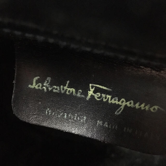 Salvatore Ferragamo(サルヴァトーレフェラガモ)のフェラガモ♡ヴァラリボン♡カーフ♡バケツ レディースのバッグ(ショルダーバッグ)の商品写真