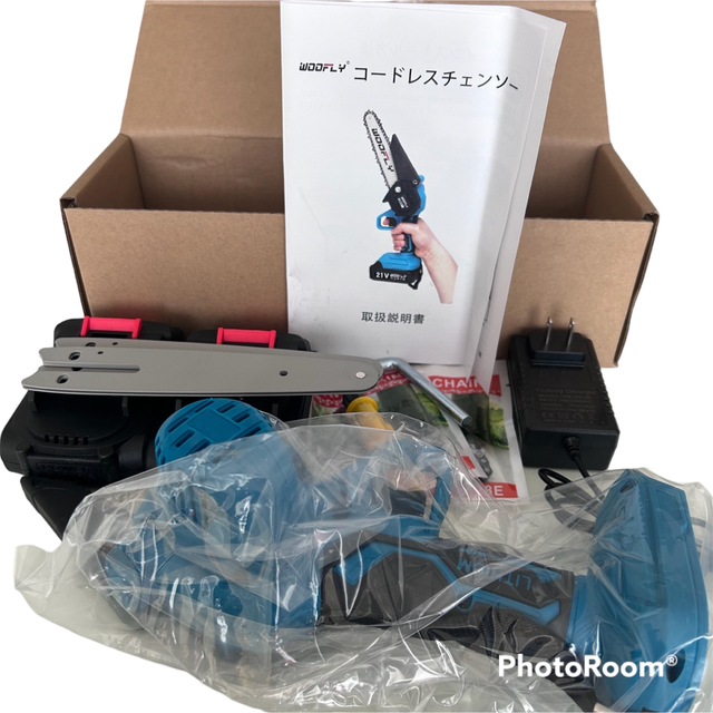 電動チェーンソー❤️ミニチェーンソー 充電　小型 工具　バッテリー パワフル  スポーツ/アウトドアの自転車(工具/メンテナンス)の商品写真