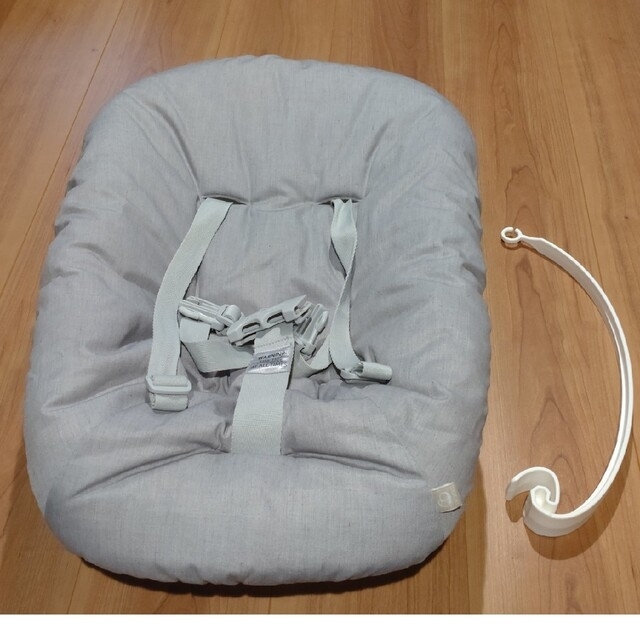 Stokke(ストッケ)の【再値下げ】STOKKE　トリップトラップ　ニューボーンセット インテリア/住まい/日用品の椅子/チェア(ダイニングチェア)の商品写真