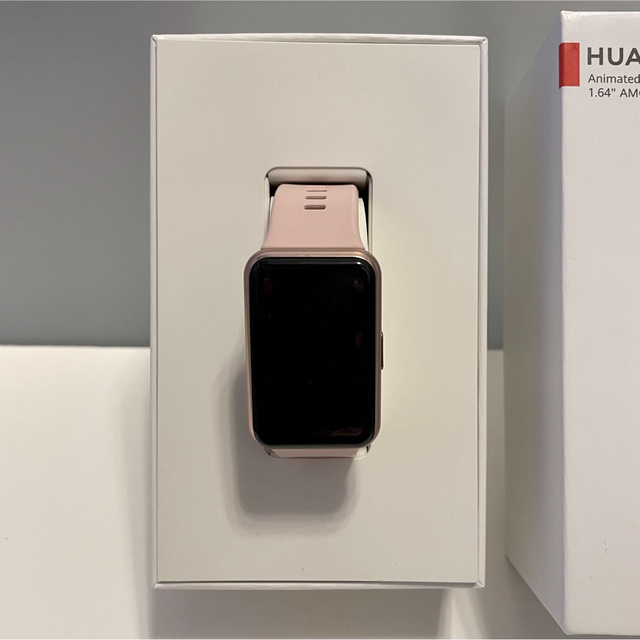 HUAWEI(ファーウェイ)のHUAWEI WATCH FIT ピンク　おまけ付き メンズの時計(腕時計(デジタル))の商品写真