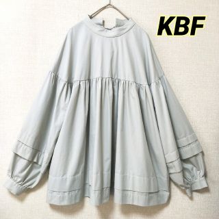 ケービーエフ(KBF)のさくらさく様　　　ＫＢＦ ボリュームブラウス　フレア(シャツ/ブラウス(長袖/七分))