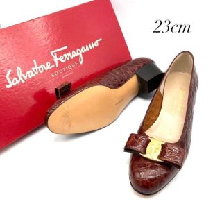 サルヴァトーレフェラガモ(Salvatore Ferragamo)の✨新品未使用✨ 定番✨ Ferragamo 23cm ヴァラ クロコ型押し(ハイヒール/パンプス)