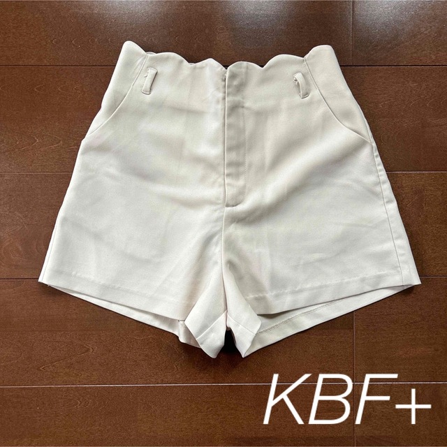 KBF+(ケービーエフプラス)の【KBF＋】ショートパンツ　値下げ レディースのパンツ(ショートパンツ)の商品写真