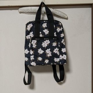 レスポートサック(LeSportsac)のLeSportsac☆花柄　リュックサック　背面ファスナー付き☆(リュック/バックパック)