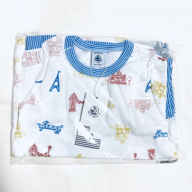 PETIT BATEAU(プチバトー)の新品 タグ付き プチバトー プリント 半袖 パジャマ パリ 4ans キッズ/ベビー/マタニティのキッズ服男の子用(90cm~)(パジャマ)の商品写真