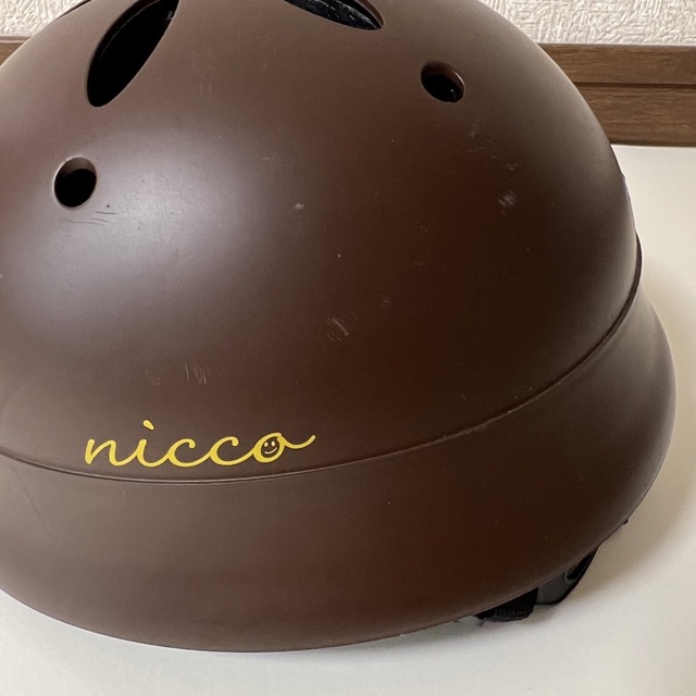 こども ビームス(コドモビームス)のnico ベビーヘルメット　47〜52cm マットブラウン　子供用ヘルメット キッズ/ベビー/マタニティの外出/移動用品(その他)の商品写真