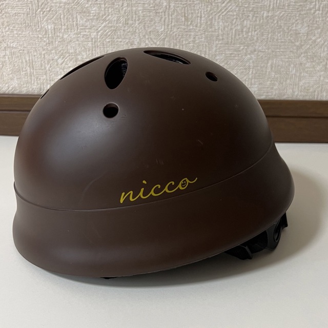 こども ビームス(コドモビームス)のnico ベビーヘルメット　47〜52cm マットブラウン　子供用ヘルメット キッズ/ベビー/マタニティの外出/移動用品(その他)の商品写真