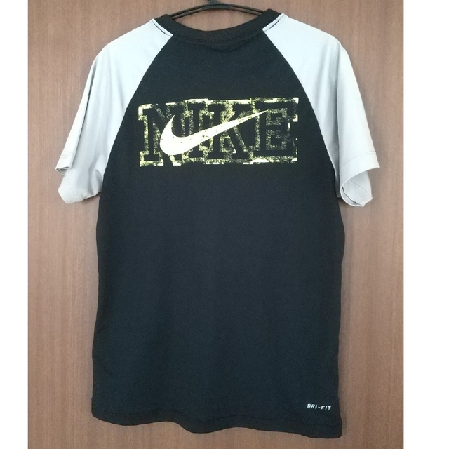 NIKE(ナイキ)のナイキ　DRI-FIT Tシャツ　１３５ キッズ/ベビー/マタニティのキッズ服男の子用(90cm~)(Tシャツ/カットソー)の商品写真