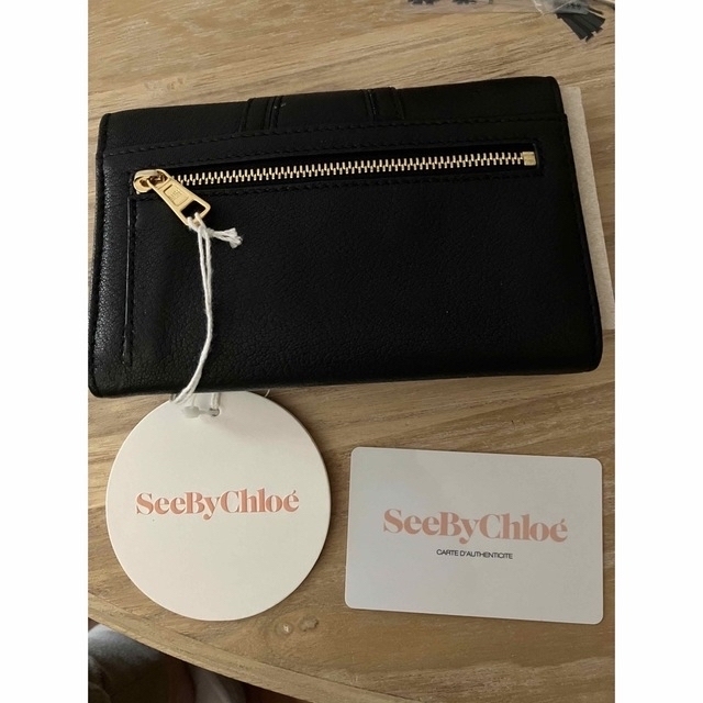 SEE BY CHLOE(シーバイクロエ)のSee By Chloe　クロエ　レザー　折り財布　ハナ　ブラック　ノベルティ付 エンタメ/ホビーのおもちゃ/ぬいぐるみ(その他)の商品写真