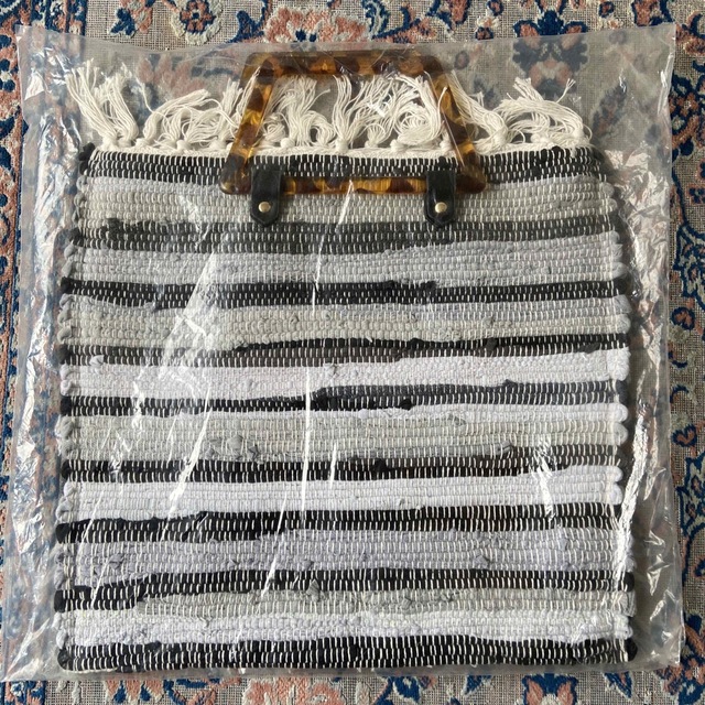織り地バッグ　新品未開封品 ハンドメイドのファッション小物(バッグ)の商品写真