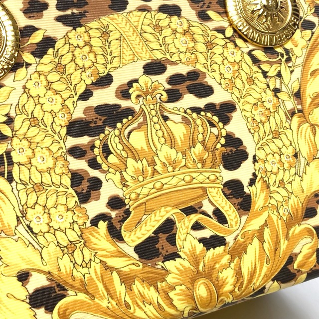 VERSACE(ヴェルサーチ)のヴェルサーチ VERSACE サンバースト バニティバッグ レオパード 豹柄 ヒョウ ハンドバッグ PVC/レザー イエロー レディースのバッグ(ハンドバッグ)の商品写真