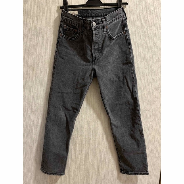 Adam et Rope'(アダムエロぺ)のLevi’s for BIOTOP 501 Black Cropped レディースのパンツ(デニム/ジーンズ)の商品写真