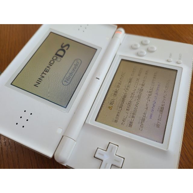 ニンテンドーDS(ニンテンドーDS)の動作品！Nintendo DS Lite クリスタルホワイト【タッチペン付き】① エンタメ/ホビーのゲームソフト/ゲーム機本体(携帯用ゲーム機本体)の商品写真