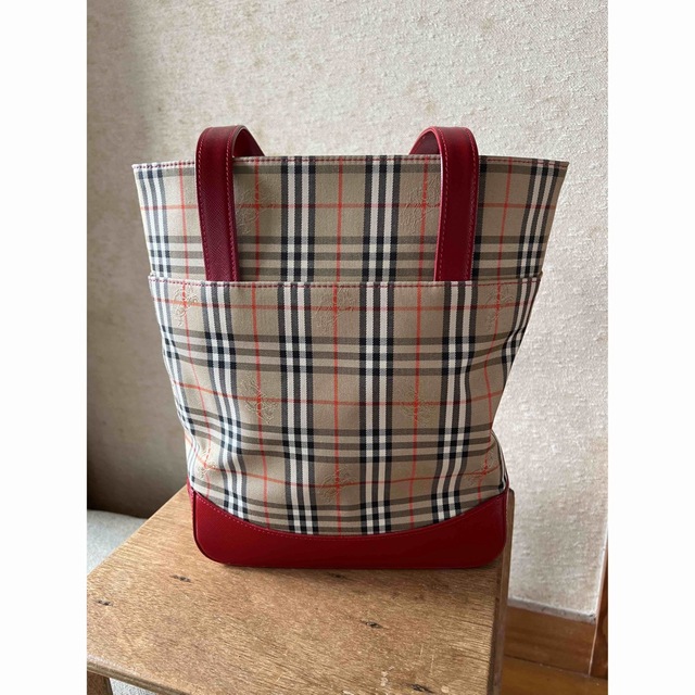 BURBERRY(バーバリー)の美品 バーバリー トートバッグ ノバチェック チャーム付き ロゴ型押し レディースのバッグ(トートバッグ)の商品写真