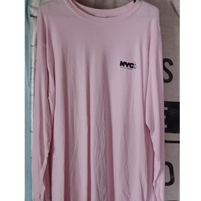 OPAQUE.CLIP(オペークドットクリップ)のopaque clip×NYC コラボ　薄ピンクロンT レディースのトップス(Tシャツ(長袖/七分))の商品写真