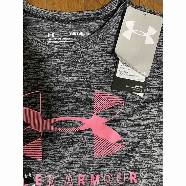 UNDER ARMOUR(アンダーアーマー)の【新品・タグ付き】アンダーアーマー　半袖 キッズ/ベビー/マタニティのキッズ服女の子用(90cm~)(Tシャツ/カットソー)の商品写真