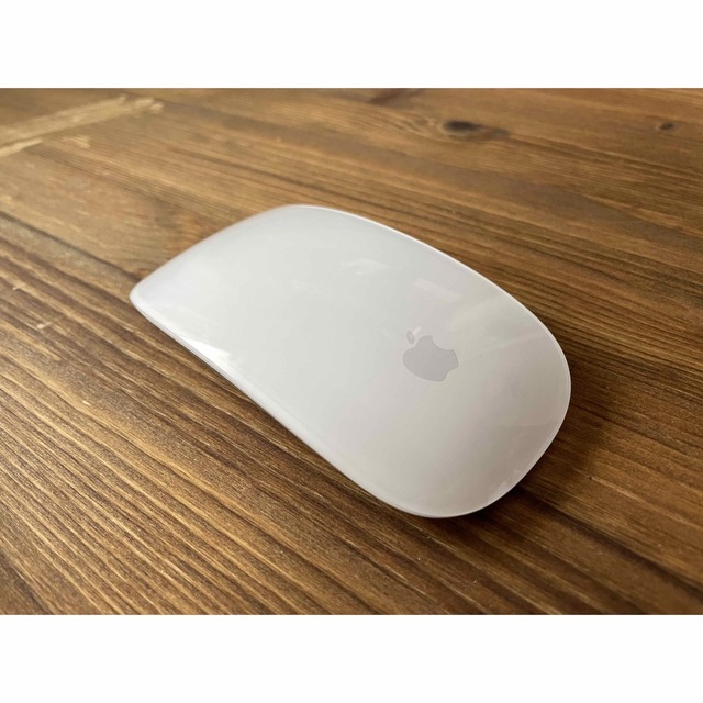 Apple(アップル)のMagic Mouse 2 (MLA02J/A) スマホ/家電/カメラのPC/タブレット(PC周辺機器)の商品写真