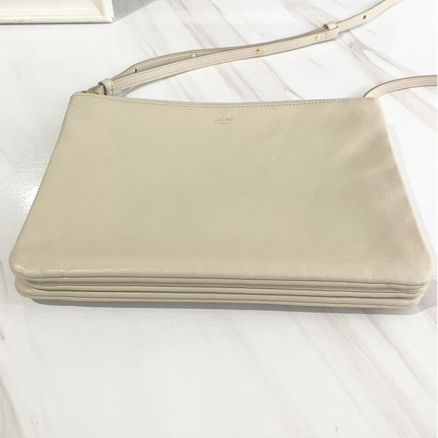 美品★ セリーヌ トリオ ラージ アイボリー ショルダーバッグ 新ロゴ