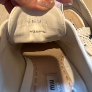 送料込・まとめ買い miumiu ビジュー付き パンチング レザースニーカー