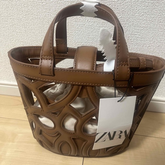 ZARA(ザラ)のZARA カットワーク ミニトートバッグ レディースのバッグ(トートバッグ)の商品写真