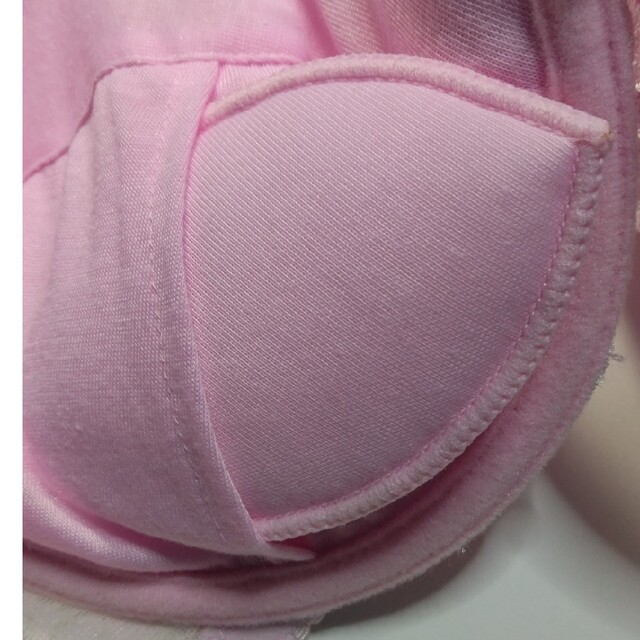 ピンク色のブラジャー　サイズF85 レディースの下着/アンダーウェア(ブラ)の商品写真