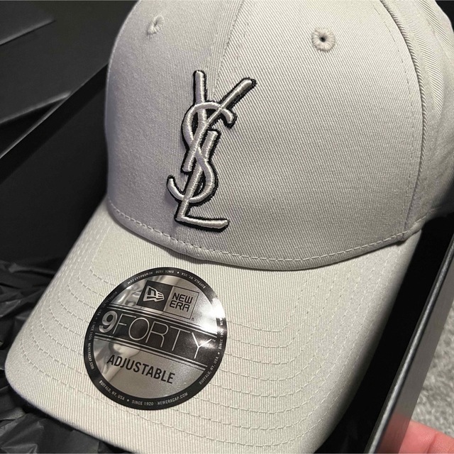 SAINT LAURENT × NEW ERA キャップ エクリュ