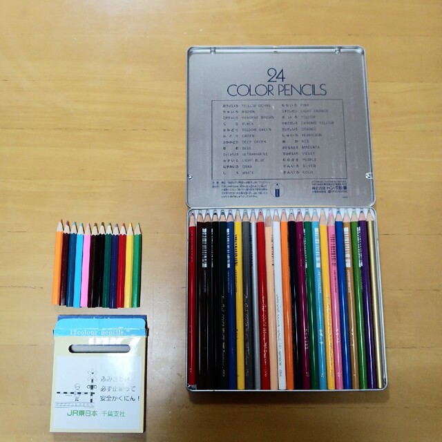 トンボ鉛筆(トンボエンピツ)のトンボ鉛筆の色鉛筆24色とミニ色鉛筆12色 エンタメ/ホビーのアート用品(色鉛筆)の商品写真