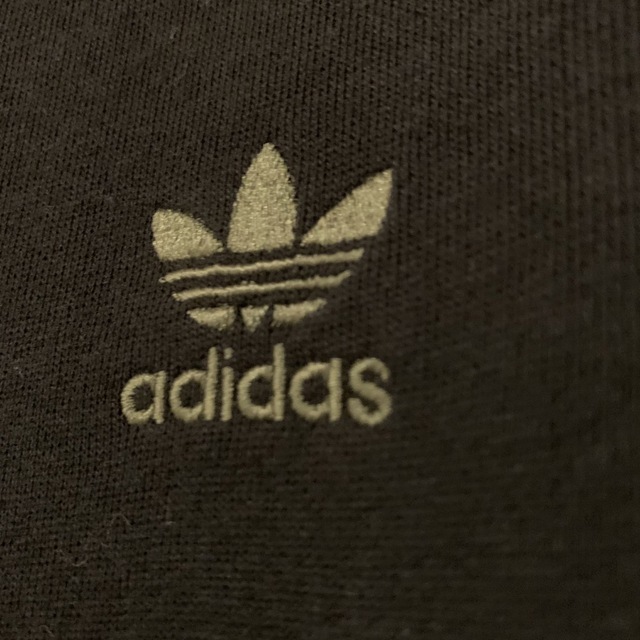 adidas(アディダス)の新品　adidas メンズ トレーナー 迷彩 カモフラ 刺繍ロゴ メンズのトップス(スウェット)の商品写真