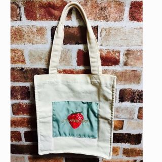 イッツデモ(ITS'DEMO)のSTRAWBERRY★転写刺繍トートバッグ　いちご(トートバッグ)