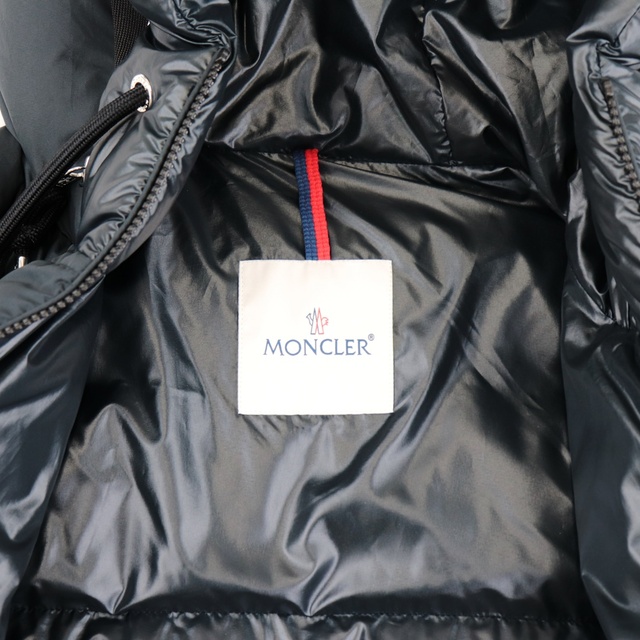 MONCLER(モンクレール)の美品 モンクレール 22AW Cardere フードロゴ ダウンジャケット メンズ 黒 1 ブルゾン 国内正規 MONCLER メンズのジャケット/アウター(ダウンジャケット)の商品写真