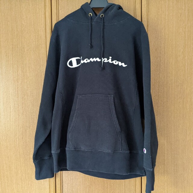 Champion(チャンピオン)のチャンピオン　リバースウィーブ　パーカー　黒色　ブラック　白色　刺繍　Mサイズ メンズのトップス(パーカー)の商品写真