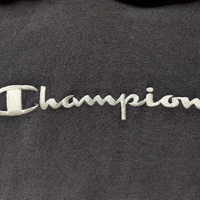 Champion(チャンピオン)のチャンピオン　リバースウィーブ　パーカー　黒色　ブラック　白色　刺繍　Mサイズ メンズのトップス(パーカー)の商品写真