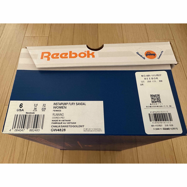 Reebok(リーボック)のReebok インスタポンプフューリー サンダル レディースの靴/シューズ(サンダル)の商品写真