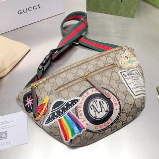 フラワープリント ほぼ未使用✨グッチ ウエストポーチ PVCレザー GG柄