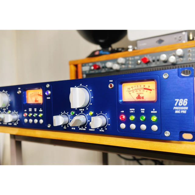 ⭐︎ 機械加工 DBX 576 (マイクプリアンプ / コンプレッサー) 美品! ⭐︎ 機械加工 DBX 576 (マイクプリアンプ / コンプレッサー) 美品!