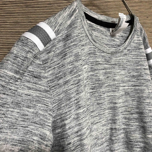 adidas(アディダス)の【アディダス】半袖Tシャツ　パフォーマンスロゴ　ワンポイント　霜降りグレー25 メンズのトップス(Tシャツ/カットソー(半袖/袖なし))の商品写真