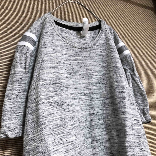 adidas(アディダス)の【アディダス】半袖Tシャツ　パフォーマンスロゴ　ワンポイント　霜降りグレー25 メンズのトップス(Tシャツ/カットソー(半袖/袖なし))の商品写真