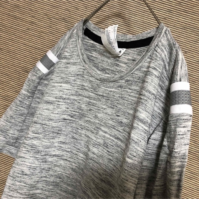 adidas(アディダス)の【アディダス】半袖Tシャツ　パフォーマンスロゴ　ワンポイント　霜降りグレー25 メンズのトップス(Tシャツ/カットソー(半袖/袖なし))の商品写真