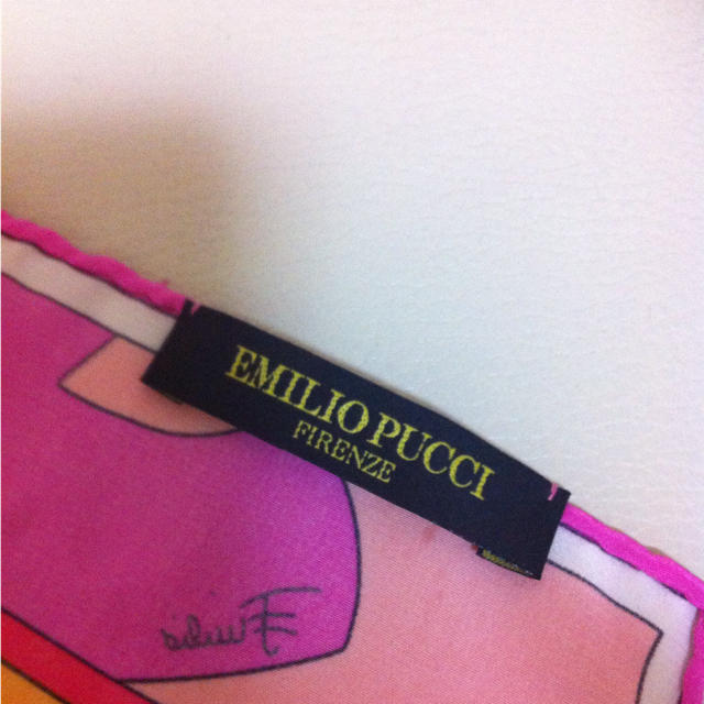 EMILIO PUCCI(エミリオプッチ)のプッチ♡スカーフ レディースのファッション小物(バンダナ/スカーフ)の商品写真