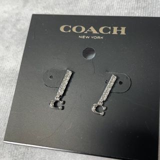 コーチ(COACH)の新品未使用 coach コーチ シグネチャー パヴェ バー スタッド ピアス(ピアス)