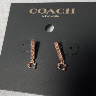 コーチ(COACH)の新品未使用 coach コーチ シグネチャー パヴェ バー スタッド ピアス(ピアス)